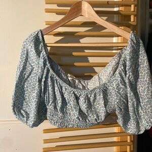 Puff sleeve cropped top